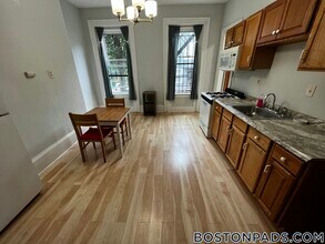 94 Mt Pleasant Ave, Unit 1 in Boston, MA - Building Photo - Building Photo