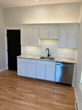 706 Beech St, Unit 2F in Manchester, NH - Foto de edificio - Building Photo