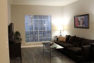 Plaza At River Oaks in Houston, TX - Building Photo - Building Photo