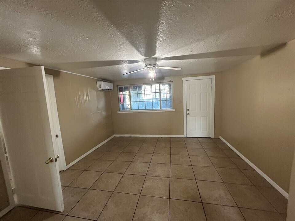 4005 Irvington Blvd in Houston, TX - Foto de edificio