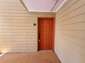 9481 Highland Oak Dr in Tampa, FL - Building Photo - Building Photo