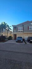 5818 Hampton Hills Blvd in Tamarac, FL - Building Photo - Building Photo