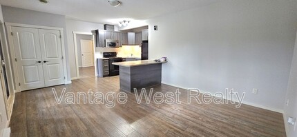 1211 Loseth Dr in Kelowna, BC - Building Photo - Building Photo