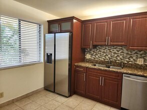 16491 Blatt Blvd in Weston, FL - Building Photo - Building Photo