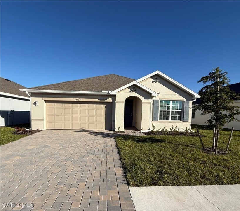 10307 Meandering River Wy in Ft. Myers, FL - Building Photo