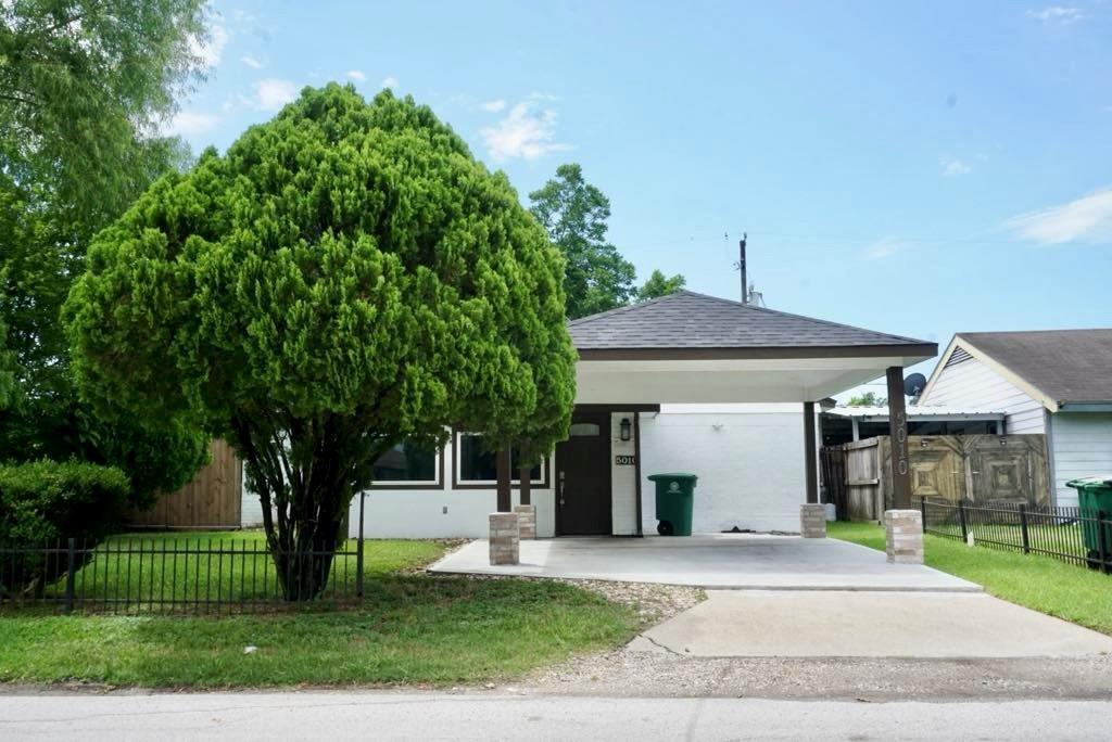 5010 Malmedy Rd in Houston, TX - Building Photo