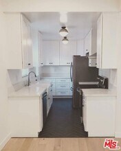 4008 W Chandler Blvd in Burbank, CA - Building Photo - Building Photo