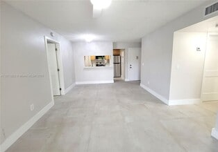 9728 Hammocks Blvd in Miami, FL - Building Photo - Building Photo