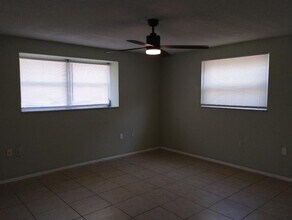 10817 Manchester Rd in Port Richey, FL - Building Photo - Building Photo