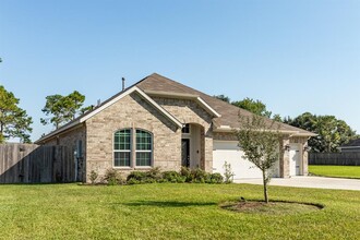 2566 Pinehurst Dr in West Columbia, TX - Building Photo - Building Photo