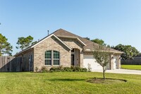 2566 Pinehurst Dr in West Columbia, TX - Foto de edificio - Building Photo