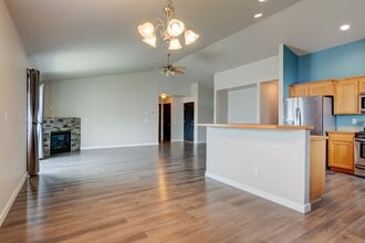 1669 NW Camellia Loop in Oak Harbor, WA - Building Photo - Building Photo