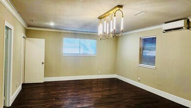 2315 Homeway Cir in Dallas, TX - Building Photo - Building Photo