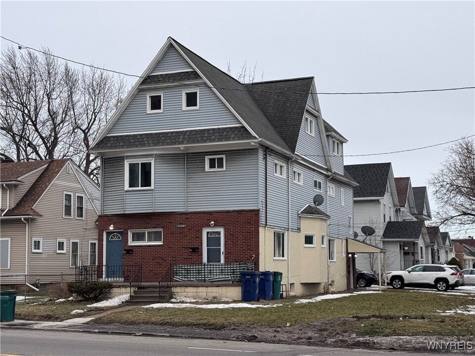 2140 Kenmore Ave in Buffalo, NY - Building Photo