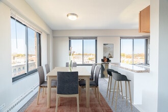 Main Station Apartments in Evanston, IL - Foto de edificio - Building Photo