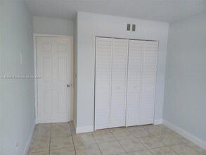 3610 NW 21st St in Lauderdale Lakes, FL - Building Photo - Building Photo