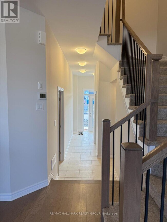 705 Montrichard Rd in Ottawa, ON - Building Photo - Building Photo