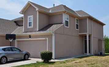 2013-2047 Madison Dr in Bonner Springs, KS - Foto de edificio - Building Photo