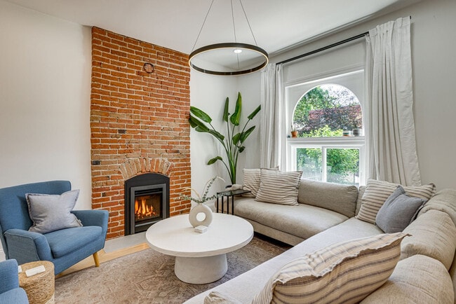 2531 W 33rd Ave