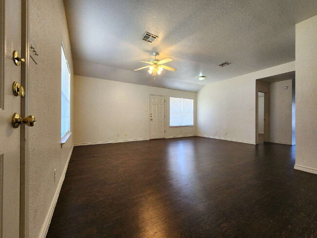 3204 Toledo Dr in Killeen, TX - Building Photo - Building Photo