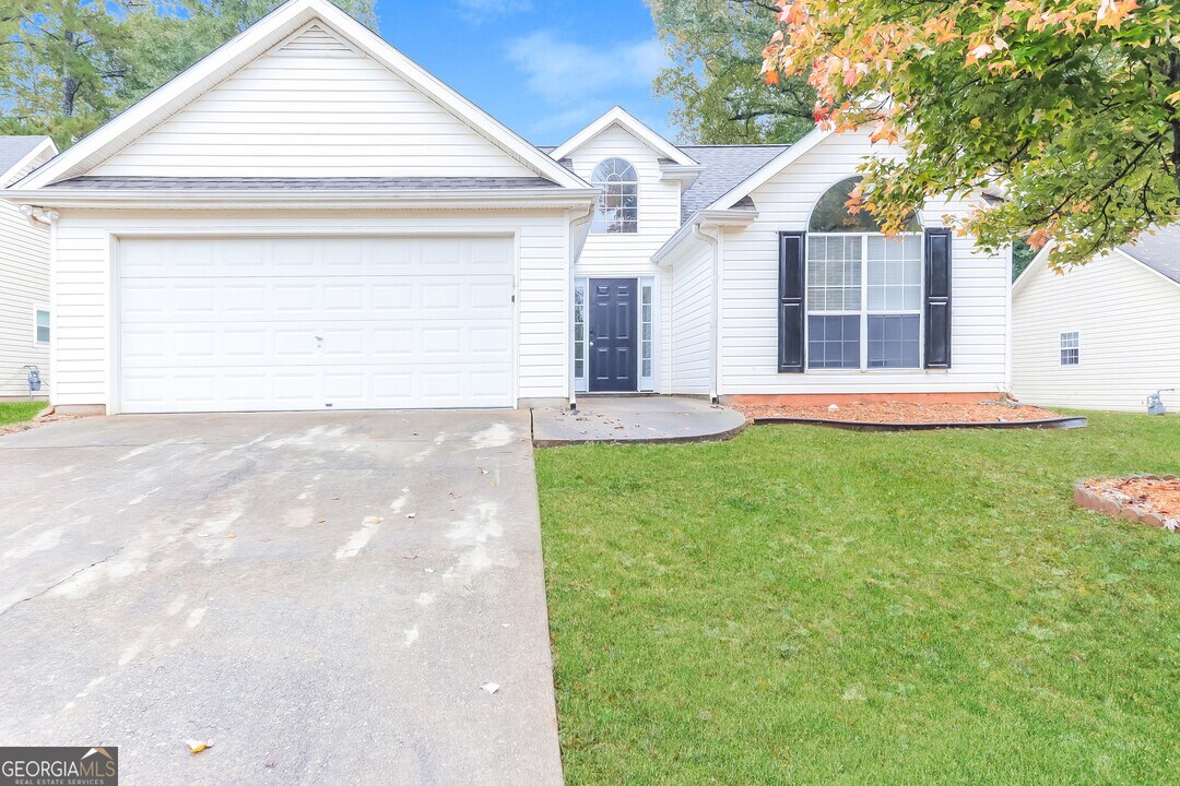 330 Fallview Dr in Mcdonough, GA - Building Photo