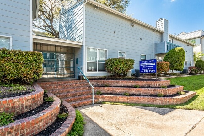 1901 N Fitzhugh Ave, Unit 17C in Dallas, TX - Building Photo - Building Photo