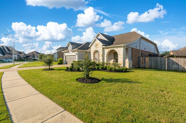 25403 Angelwood Springs Ln in Tomball, TX - Building Photo - Building Photo