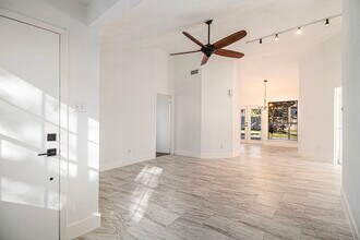 1019 W Brompton Dr in Pearland, TX - Building Photo - Building Photo