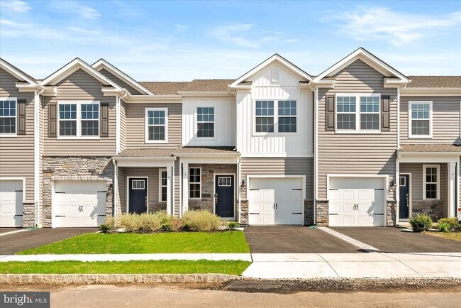 7 Anna Ln in Mount Holly, NJ - Building Photo - Building Photo