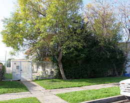 17926 Schoenborn St Apartments