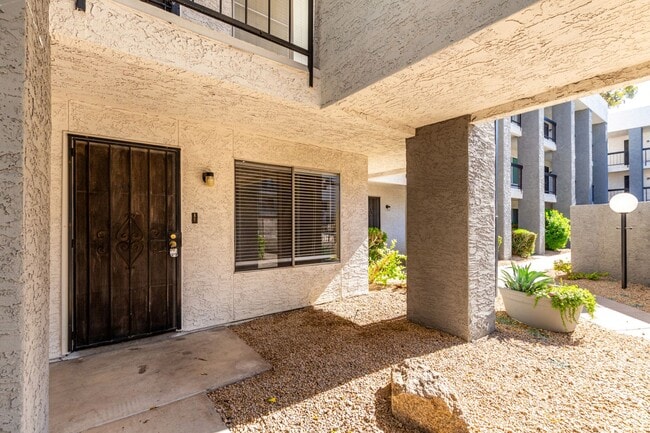 7494 E Earll Dr in Scottsdale, AZ - Building Photo - Building Photo