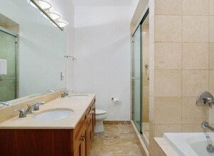 2442 N Southport Ave, Unit 2N in Chicago, IL - Building Photo - Building Photo