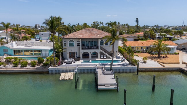 3020 Alton Dr in St Pete Beach, FL - Building Photo - Building Photo