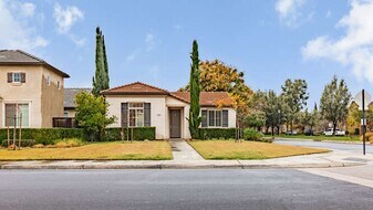 1898 N Highland Ave in Clovis, CA - Building Photo