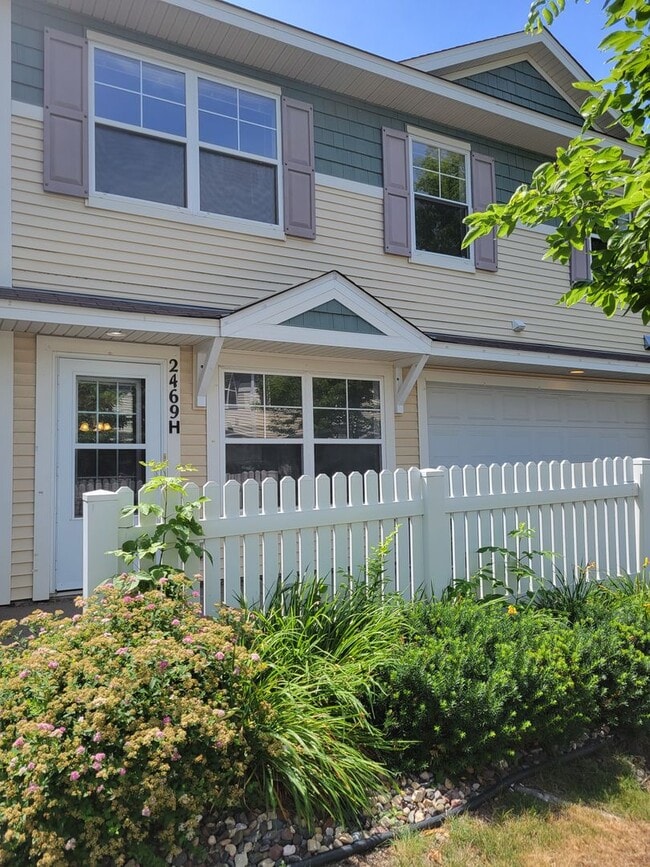 2469 Dawes Place in River Falls, WI - Building Photo - Building Photo