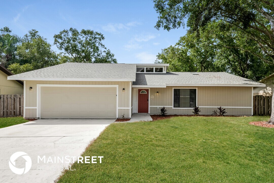 8416 Cypress Lake Dr in Sarasota, FL - Building Photo