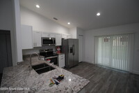 931 Hutchins St SE in Palm Bay, FL - Building Photo - Building Photo