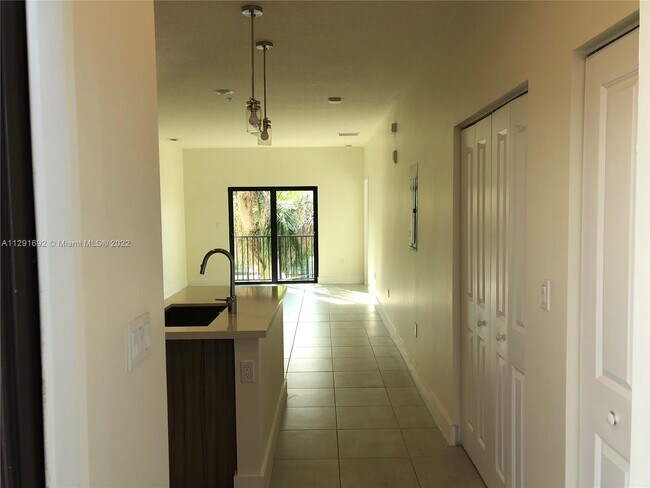 8265 NW 41st St-Unit -C-301 in Doral, FL - Building Photo - Building Photo