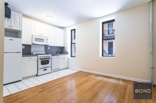property at 305 W 45th St
