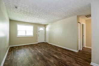 2495 Willow View Ct in Grove City, OH - Foto de edificio - Building Photo