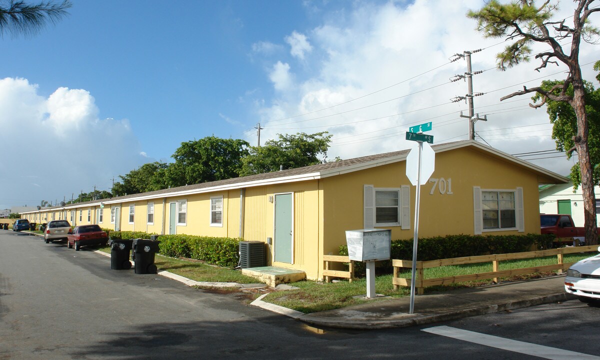701 S G St in Lake Worth, FL - Foto de edificio