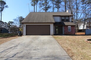 530 Roys Ct in Lawrenceville, GA - Building Photo