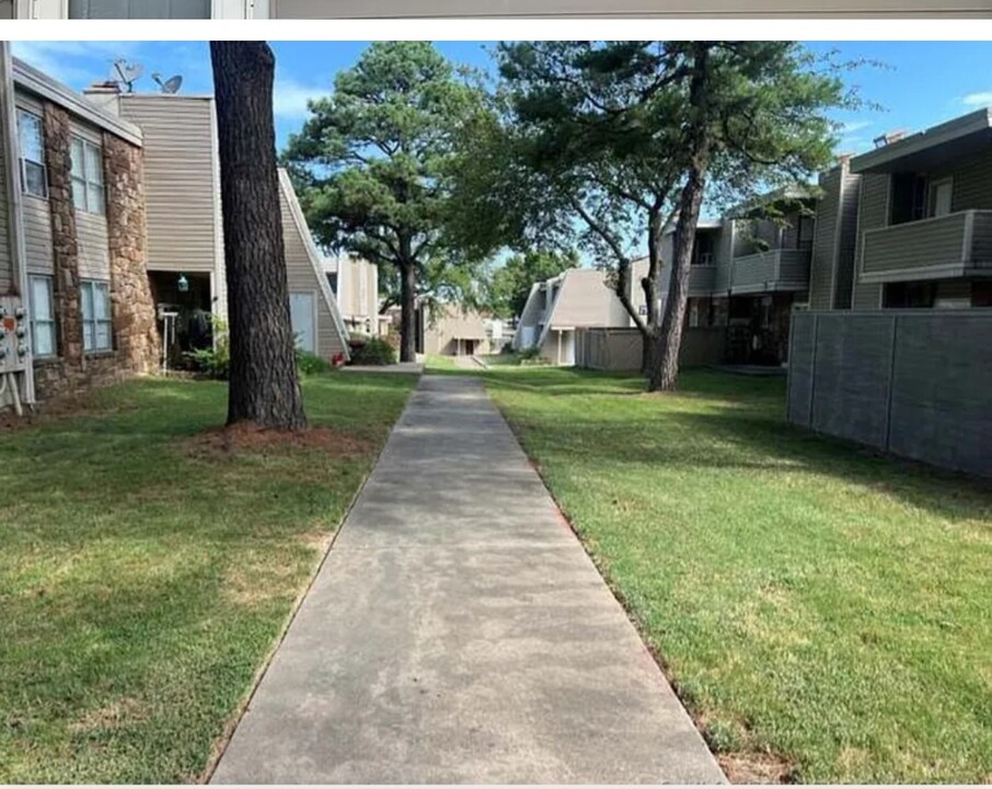 7403 S Yale Ave, Unit 124 in Tulsa, OK - Foto de edificio