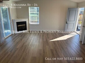 2155 N Wahanna Rd in Seaside, OR - Foto de edificio - Building Photo