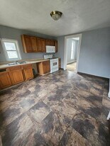 331 Ash St in Erie, PA - Building Photo