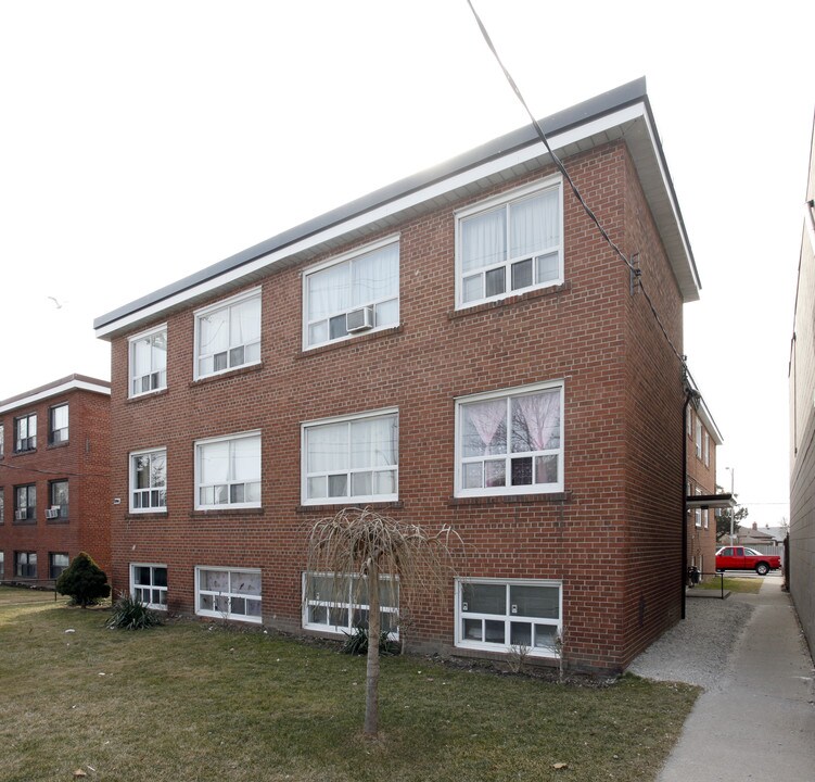 2856 Keele St in Toronto, ON - Building Photo