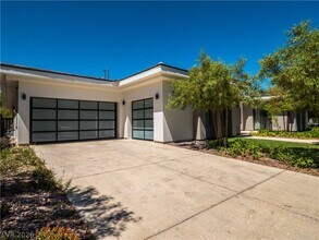 7447 Yonie Ct in Las Vegas, NV - Building Photo - Building Photo