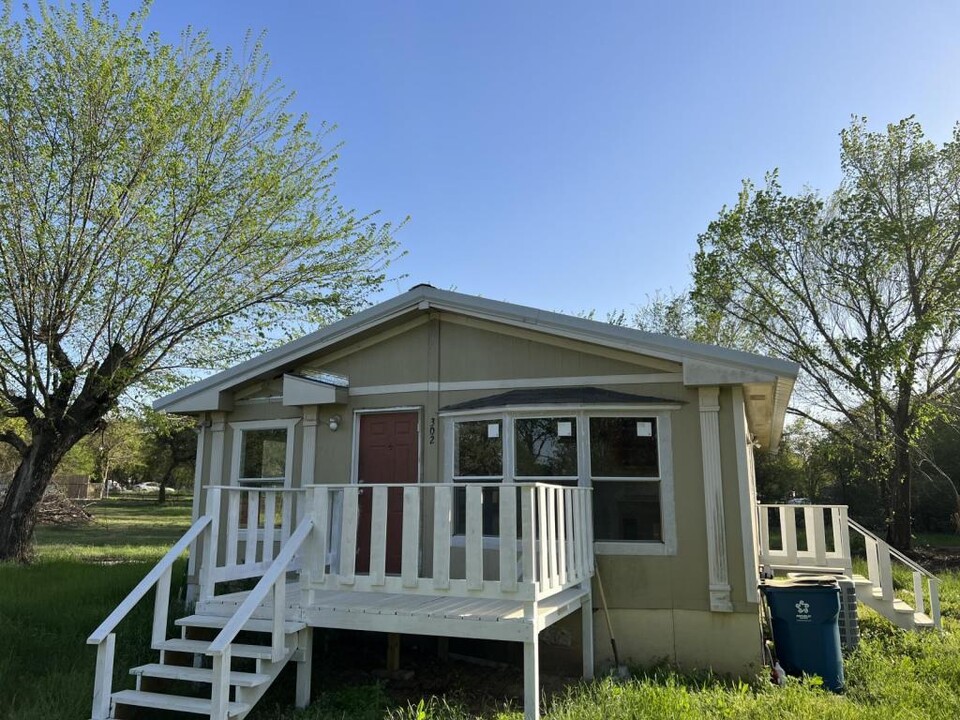 302 Briar Oaks Dr in Azle, TX - Building Photo