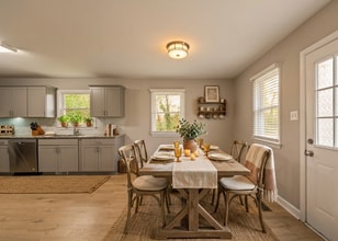 1910 Hilldale Dr in Burlington, NC - Building Photo - Building Photo