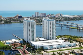 Marina Grande on the Halifax in Daytona Beach, FL - Foto de edificio - Building Photo